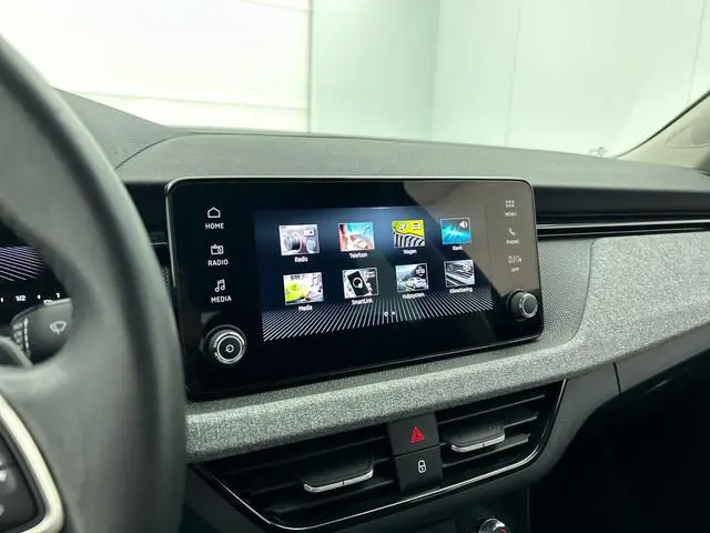 Skoda Kamiq 1.0 TSI Business Edition DSG Navigatie Climate control Cruise control LED Keyless Achter...