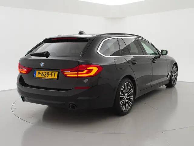 BMW 5-serie Touring 530i H.E. SPORT-LINE 252 PK AUT8. + LEDER EXCLUSIVE / ADAPTIVE CRUISE / CARPLAY