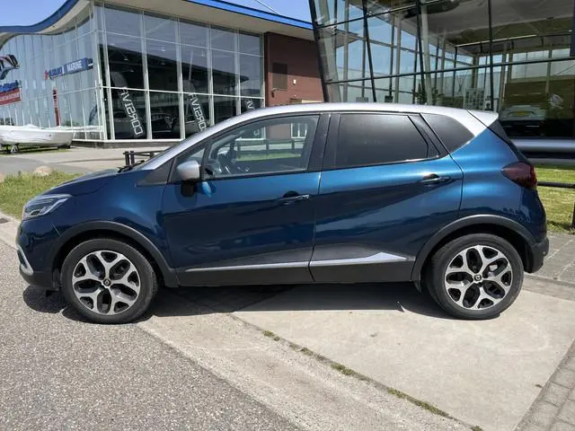 Renault Captur 0.9 TCe Bose / Dealer onderhouden / Trekhaak / Camera / Panoramdak / Climate / Cruise...
