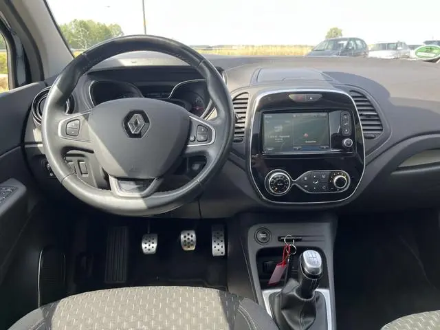 Renault Captur 0.9 TCe Bose / Dealer onderhouden / Trekhaak / Camera / Panoramdak / Climate / Cruise...
