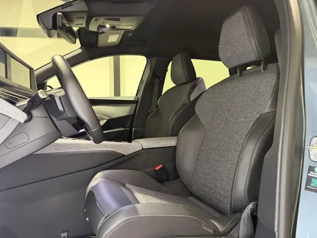 Peugeot e-5008