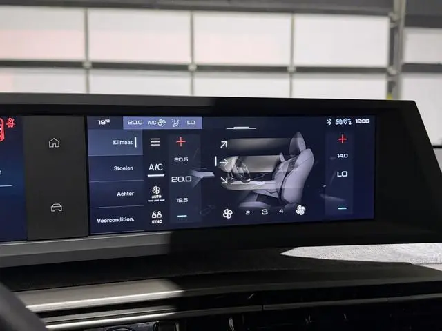 Peugeot e-5008