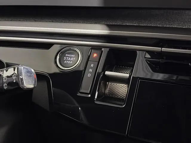 Peugeot e-5008