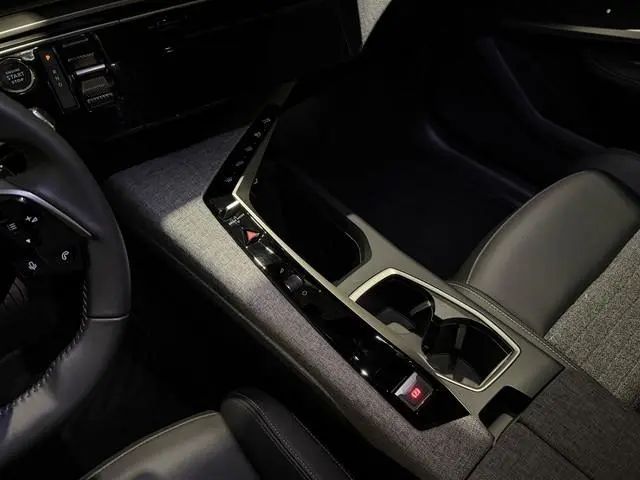Peugeot e-5008