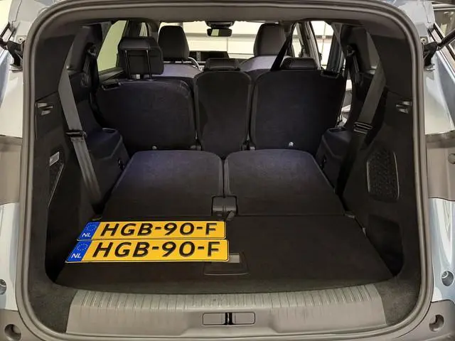 Peugeot e-5008