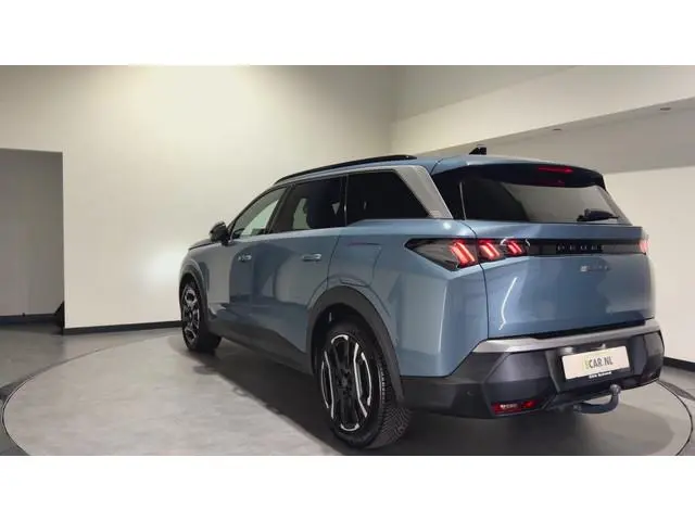 Peugeot e-5008