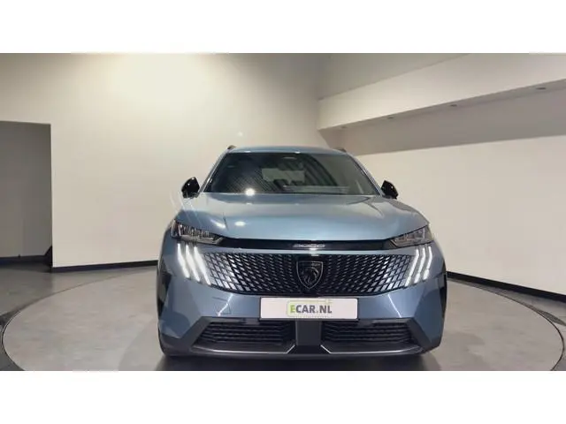 Peugeot e-5008