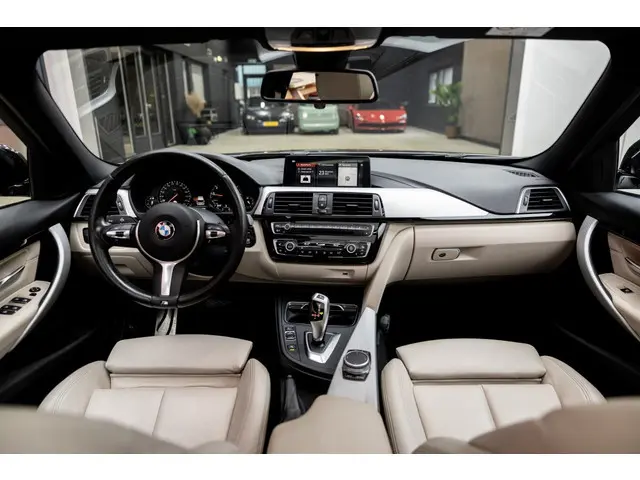 Bmw 3-serie Touring 318i MSport Edition | Pano | Leder | Camera |
