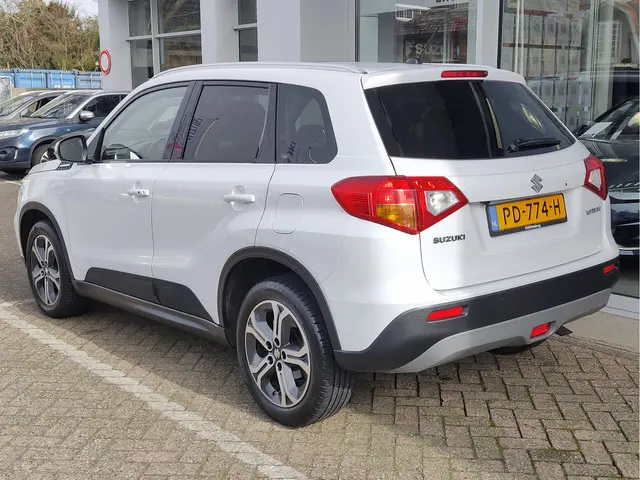 Suzuki Vitara 1.6 HIGH EXECUTIVE Open dak | Adaptive Cruise | Stoelverwarming