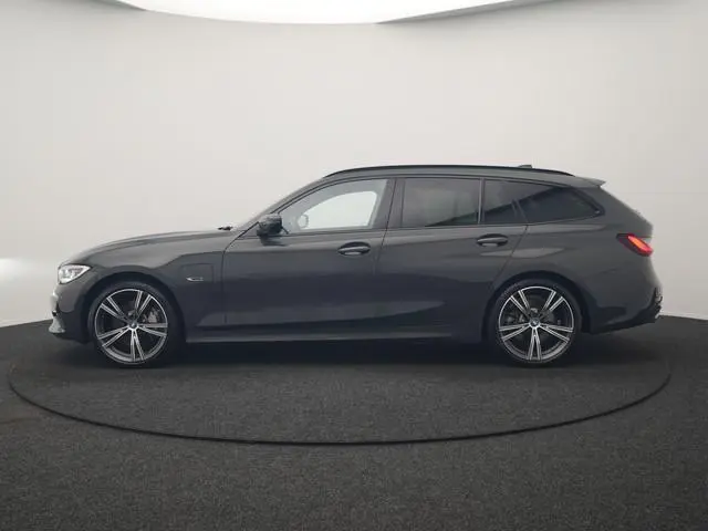 BMW 3-serie Touring 330e Sportline PHEV 293pk Dealer O.H. | Dravitgrau | Trekhaak Af Fabriek | Adapt...