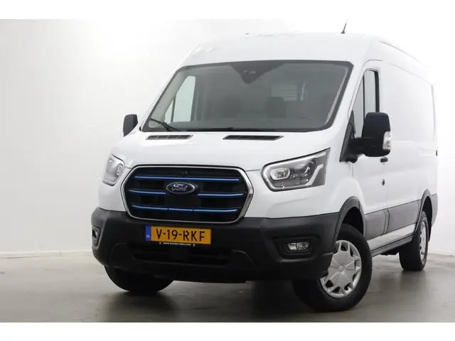 Ford E-Transit 350 L2H2 68 kWh 269pk Trend 100% Elektrisch LED/ACC/Snellader 115kW SOH 98,1% 04-2024