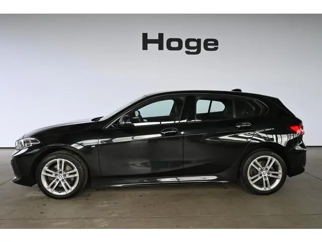 BMW 1-serie 118i High Executive Automaat M-Pakket Navigatie Carplay Dealer Onderhouden! Inruil Mogel...
