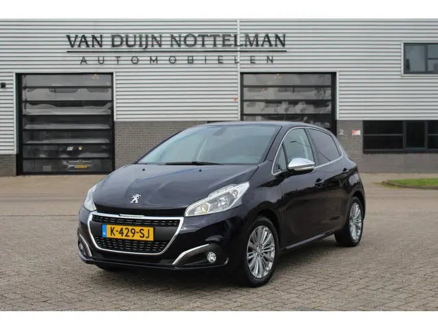Peugeot 208 1.2 PureTech Allure / Camera / Navigatie / Automaat