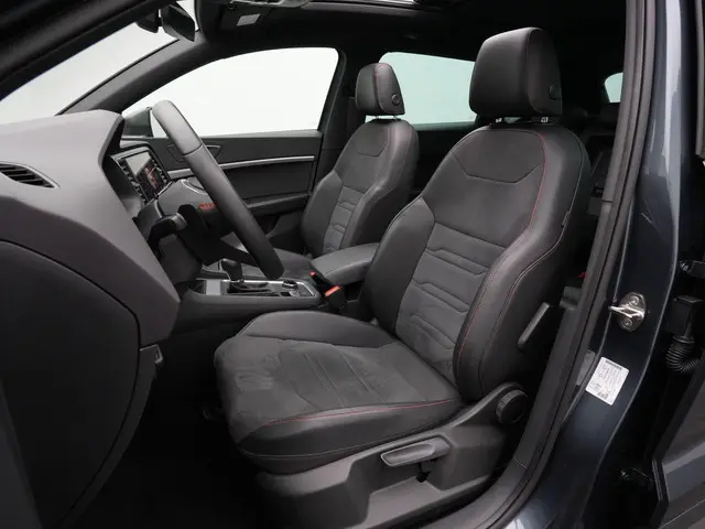 SEAT Ateca 1.5 TSI 150 pk DSG FR | Panoramadak | Trekhaak | Beats | Leder/alcantara | Stuur-/stoelve...