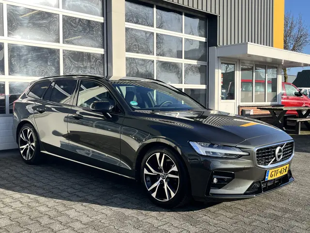 Volvo V60 2.0 T4 R-Design Leder Stoelverwarming Stuurwielbediening Parkeersensoren voor en achter Ap...