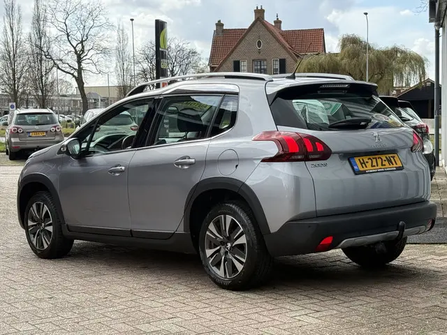 Peugeot 2008 1.2 PureTech GT-Line | AUTOMAAT | CAMERA | TREKHAAK | NAVI |