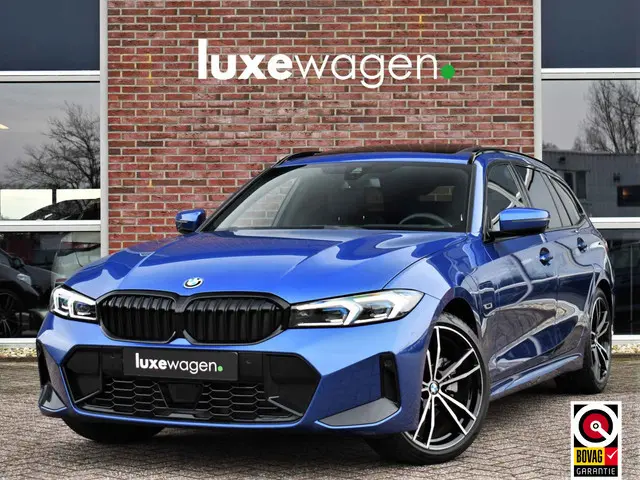 BMW 3-serie Touring 330e M-Sport Pano ACC Trekhaak HiFi 19inch