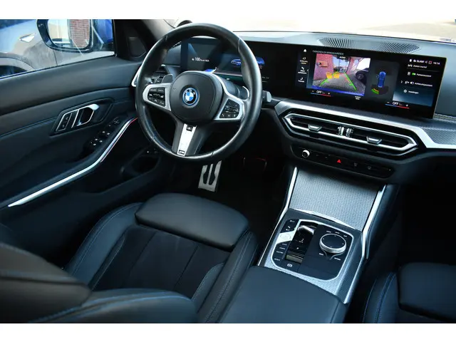 BMW 3-serie Touring 330e M-Sport Pano ACC Trekhaak HiFi 19inch