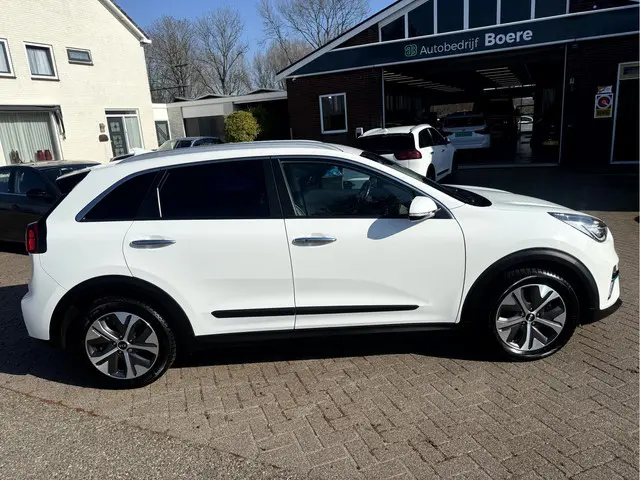 Kia e-Niro ExecutiveLine 64 kWh 3-Fase, Leer, Camera, Stoel/Stuur Verwarming