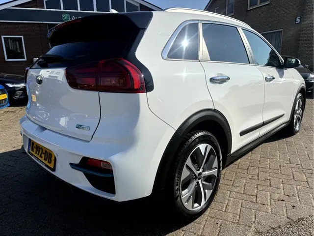 Kia e-Niro ExecutiveLine 64 kWh 3-Fase, Leer, Camera, Stoel/Stuur Verwarming