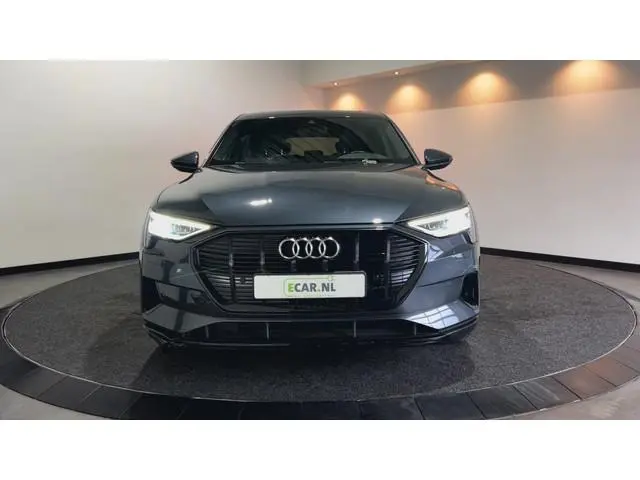 Audi e-tron Sportback 55 quattro Business edition Plus 95 kWh | Panoramadak } voorstoelen verwarmd S...
