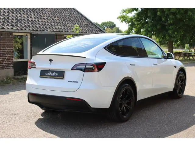 Tesla Model Y Long Range AWD 75 kWh SOh 91% PANO LEER LED 95000KM!!!