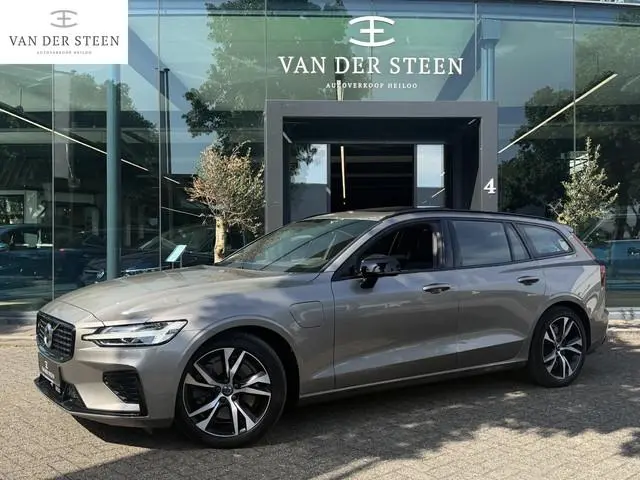 Volvo V60 2.0 T6 Recharge AWD R-Design Binnenkort meer foto's | Pano | H&K | Memory seats