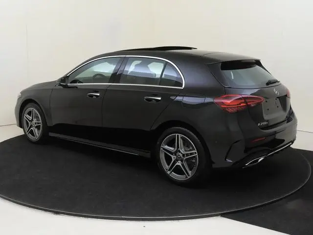 Mercedes-Benz A-klasse 250 e Business Solution AMG Panoramadak - Carplay - Stoelverwarming - Achteru...