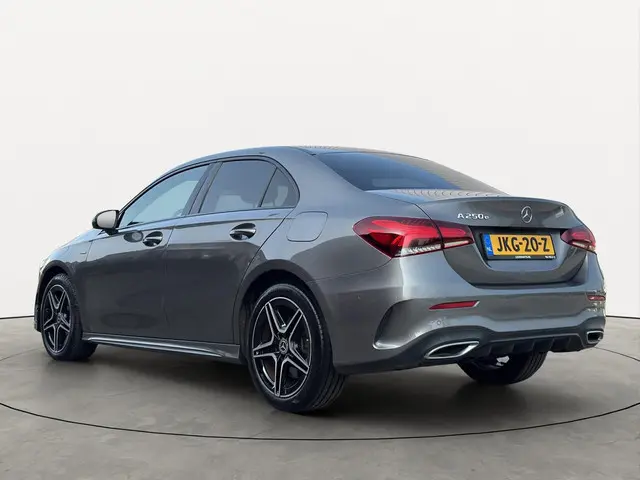 Mercedes-Benz A-klasse 250e 218PK AMG Night Sfeer Dode-hoek Apple-Carplay