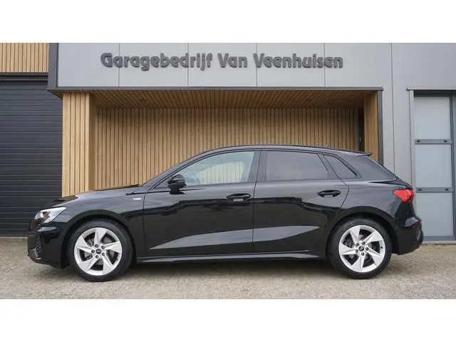 Audi A3 Sportback 35 TFSI 150pk 2x S-Line *Black Optik* LED A-Camera 17inch LM Stoelverwarming *NL a...