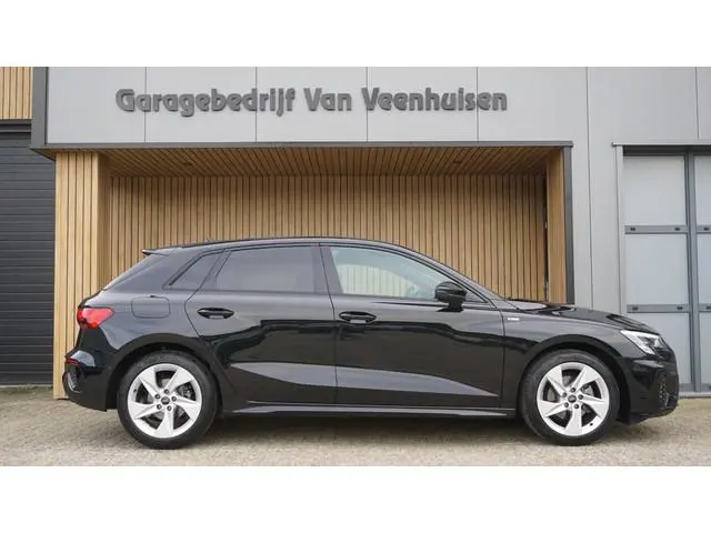Audi A3 Sportback 35 TFSI 150pk 2x S-Line *Black Optik* LED A-Camera 17inch LM Stoelverwarming *NL a...