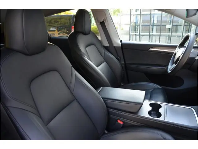 Tesla Model Y Long Range AWD 75 kWh Trekhaak (1.600kg), AutoPilot3.0 Ryzen