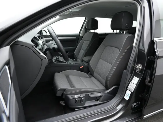 Volkswagen Passat 1.4 TSI 218 pk PHEV GTE | Trekhaak | 360 Camera | Stoelverwarming | Adaptive Cruis...