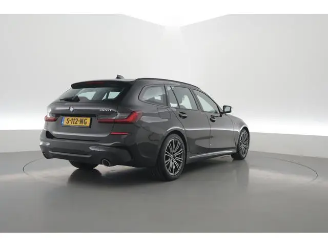 BMW 3-serie Touring 320i M Sport | Rijklaar! | Dig. Cockpit | Stoelverw. | Adapt. Cruise | PDC | Nav...