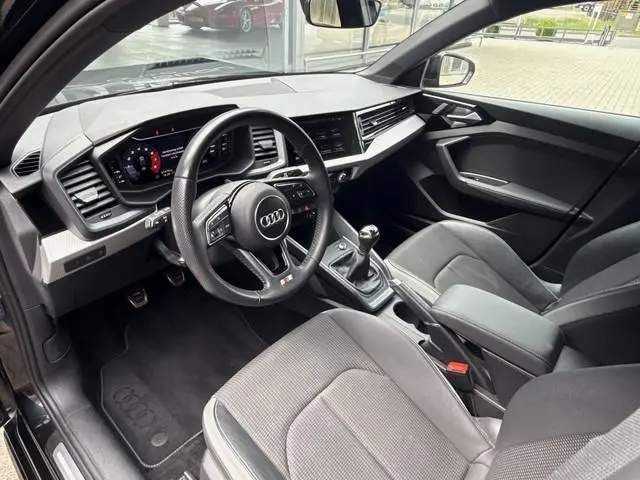Audi A1 Sportback TFSI *!* 2x S-LINE *!* LED/ CRUISE/ 17 INCH/ STOELVERWARMING/ PDC *!*