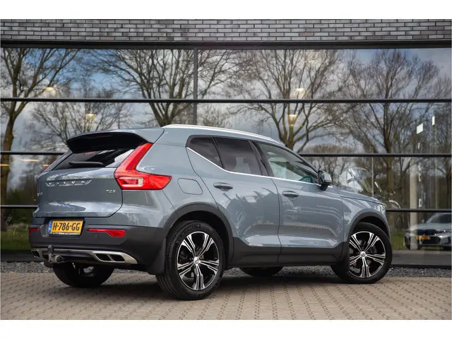 Volvo XC40 2.0 T4 Inscription , Panoramadak, Trekhaak, Adap. cruise,