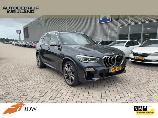 BMW X5 M50d High Executive GRIJS KENTEKEN M-PAKKET I 22" I Pano I Leder I Head-Up I Winterpakket I L...