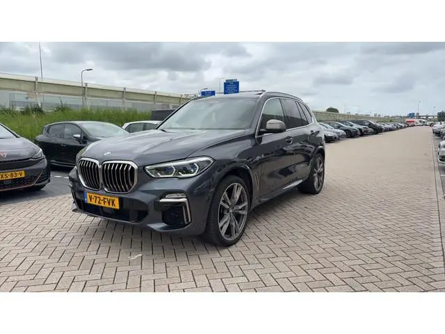 BMW X5 M50d High Executive GRIJS KENTEKEN M-PAKKET I 22" I Pano I Leder I Head-Up I Winterpakket I L...