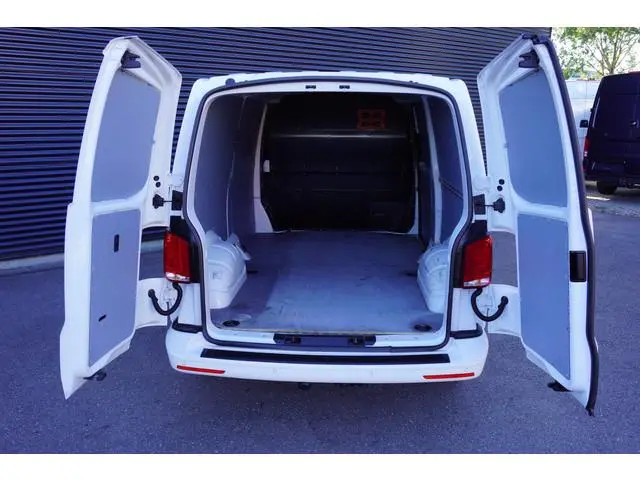 Volkswagen Transporter Volkswagen Transporter 150pk Automaat L2H1 Navigatie Camera Parkeersensoren A...