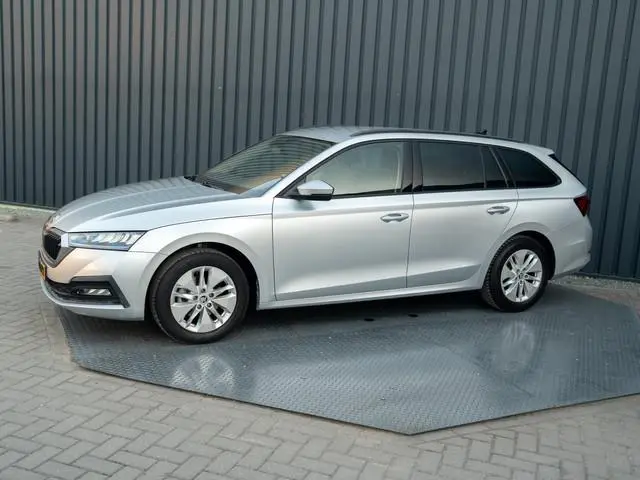 ŠKODA Octavia Combi 1.0 TSI Business Edition | Trekhaak wegkl. | Camera | Prijs Rijklaar!!