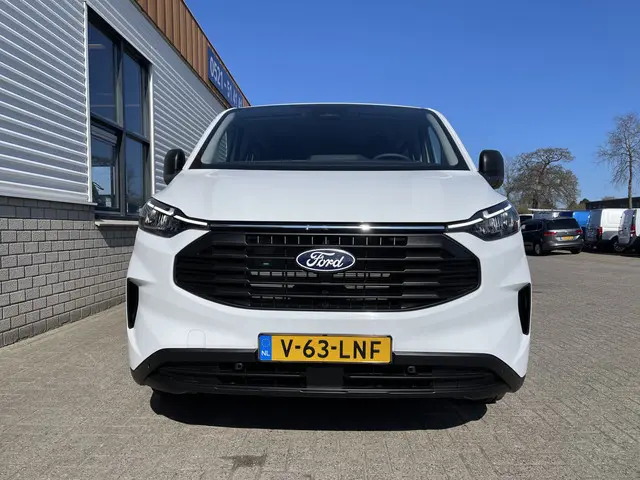 Ford Transit Custom 320 2.0 TDCI L2H1 Trend DC 5 persoons / originele Ford dubbel cabine / bpm vrij / NIEUW / vaste prijs rijklaar € 39.950 ex btw / lease vanaf € 715 / airco / cruise / vol opties !