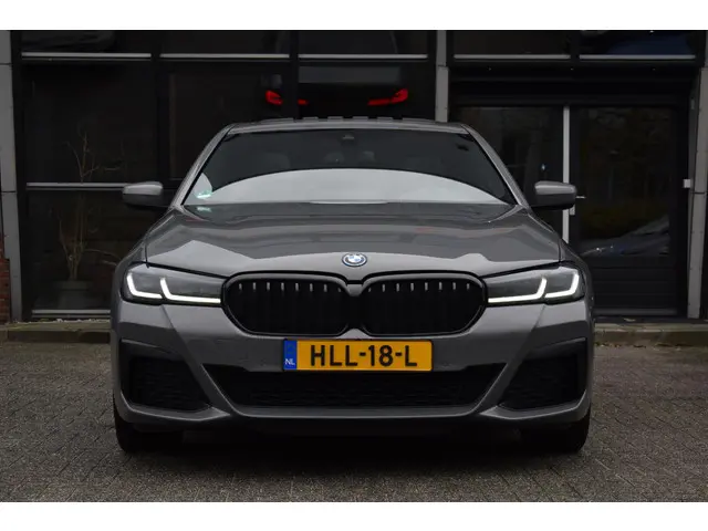 BMW 5-serie 530e M-Sport Lane Pano Camera 20" HK
