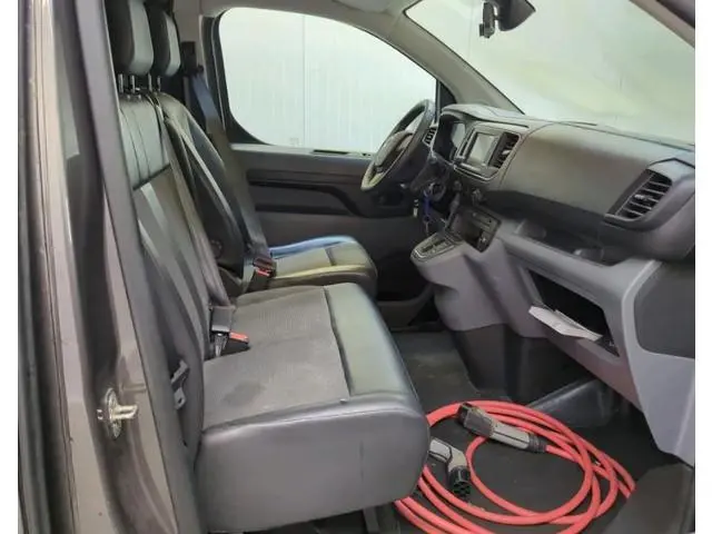 Toyota PROACE Electric Compact SOH 92% / 3Pers. / Pdc+Camera / Navigatie/ Airco / Cruise-ctr. / Apk...