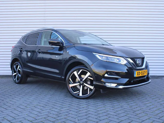 Nissan Qashqai 1.2 Tekna | Trekhaak | 360 Camera | Pano dak | Stoel-/voorruitverwarming | Dodehoek d...
