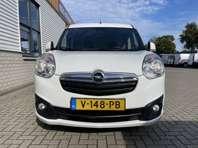 Opel Combo 1.3 CDTi 95pk L1H1 Sport / rijklaar € 8.950 ex btw / lease vanaf € 203 / airco / cruise / stoelverwarming / lichtmetalen velgen / pdc achter / euro 6 !
