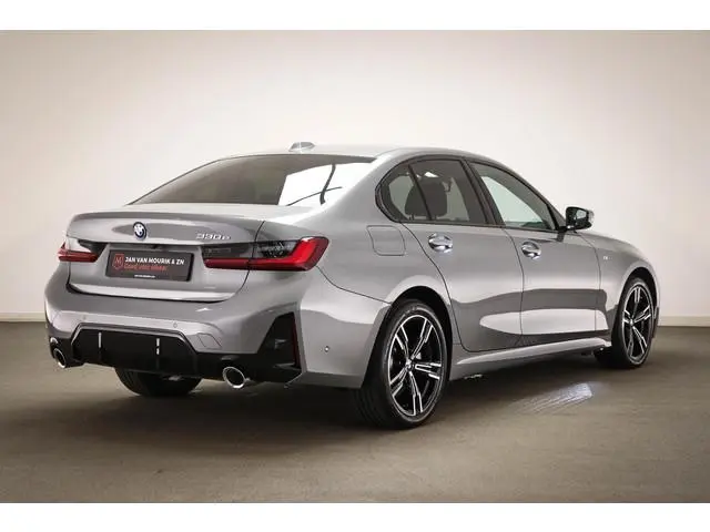 BMW 3-serie 330e M-Sport | COMFORT / INNOVATION- PACK | HEAD UP | 360 CAMERA