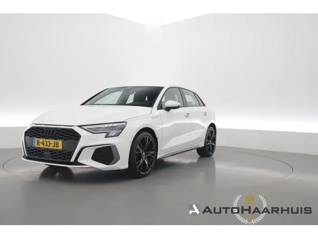 Audi A3 Sportback 40 TFSI e S-Line Ext. | Rijklaar! | SOH 100% |  NAV + CarPlay | 19'' | Camera + PD...