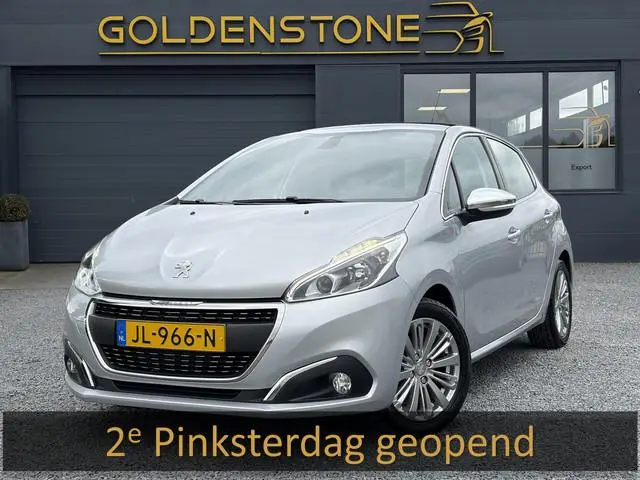Peugeot 208 1.2 PureTech Allure Dealer Onderhouden,110pk,Pano,Navi,Trekhaak,Pdc,N.A.P,Weinig Km,5 De...