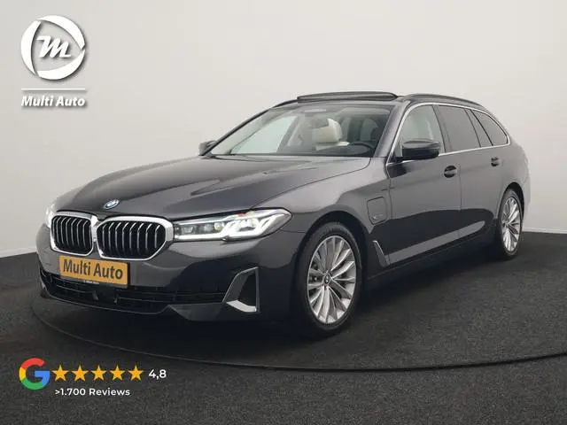 BMW 5-serie Touring 530e Luxury Line PHEV 293pk | Trekhaak Af Fabriek | Panodak | Head Up | Adaptive...