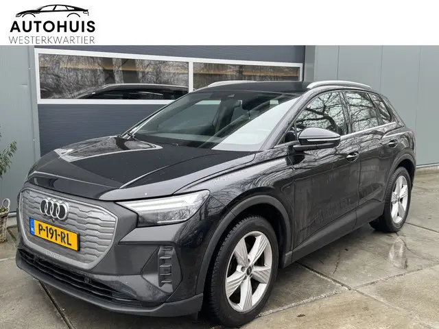 Audi Q4 e-tron 35 Edition 55 kWh Stoelverwarming Navigatie 19" LMV Trekhaak Elektrische klep Audi So...